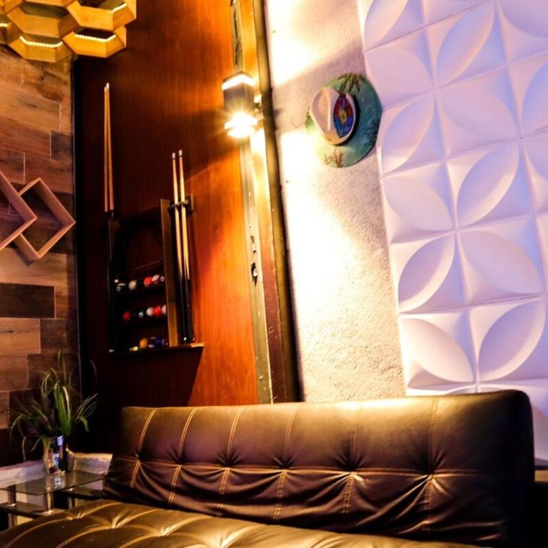 De Lux - Four-Bedroom House - 7