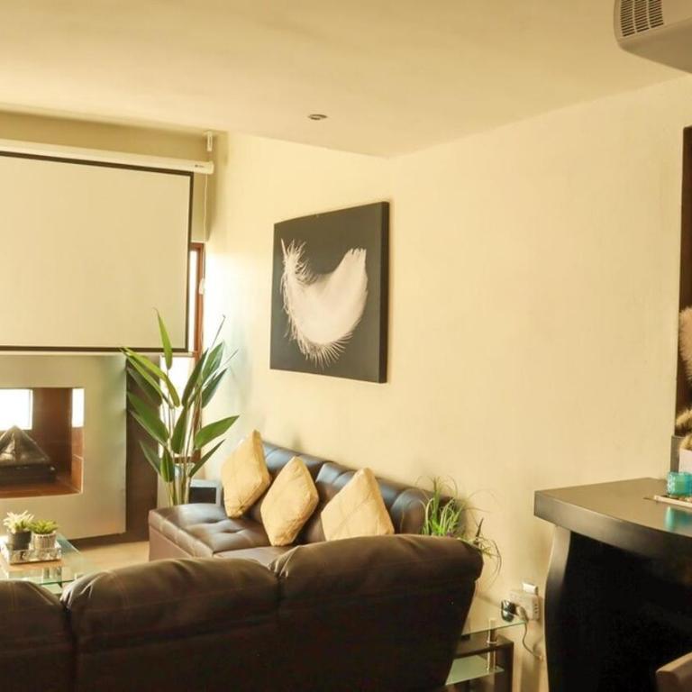 De Lux - Four-Bedroom House - 12
