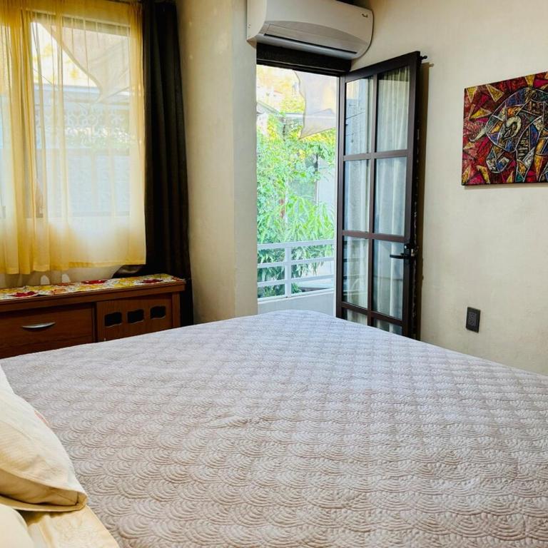 De Lux - Four-Bedroom House - 21