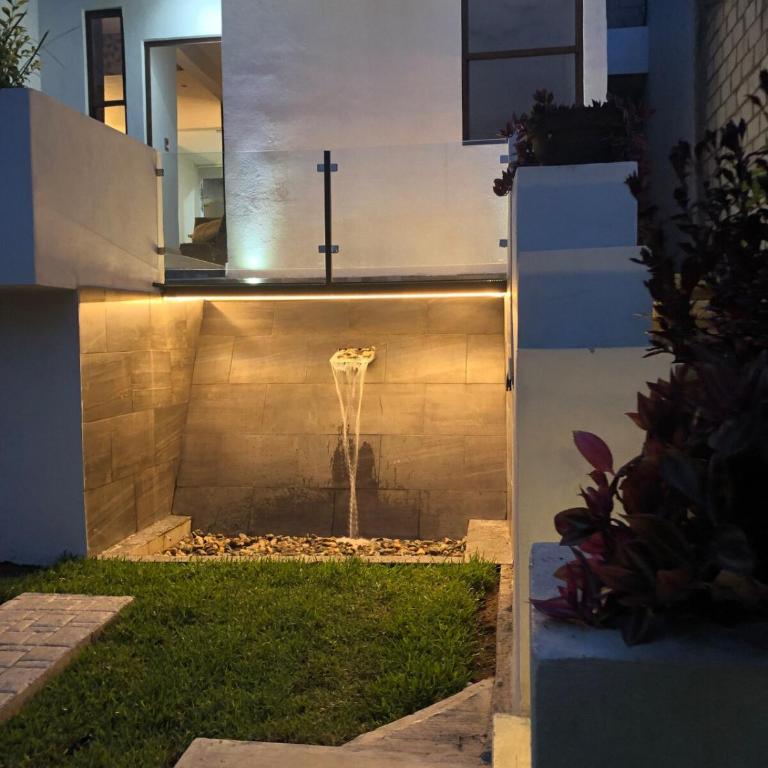 De Lux - Four-Bedroom House - 34