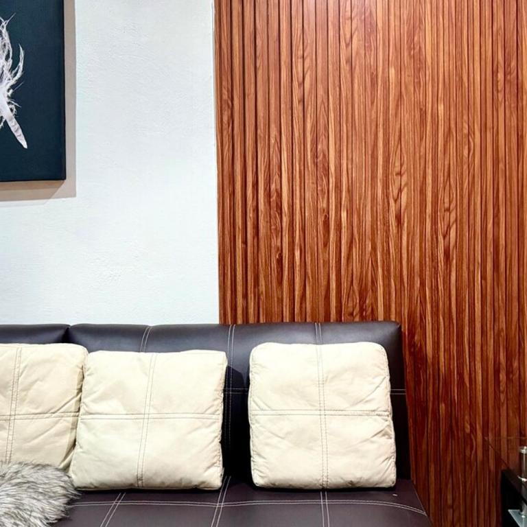 De Lux - Four-Bedroom House - 36