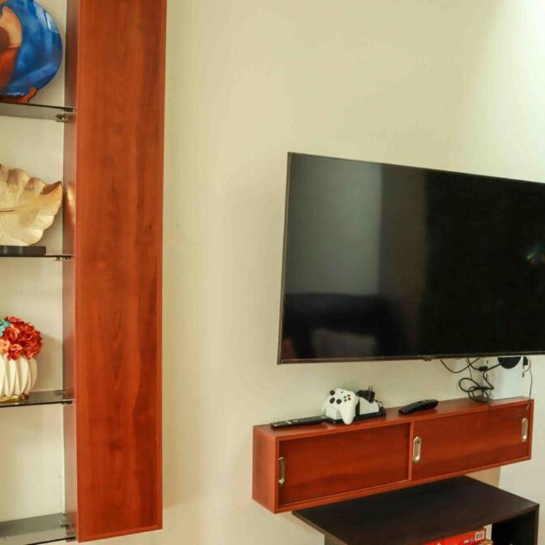 De Lux - Four-Bedroom House - 51