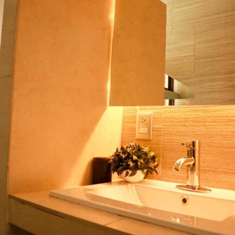 De Lux - Four-Bedroom House - 54