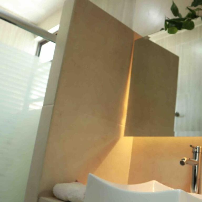 De Lux - Four-Bedroom House - 80