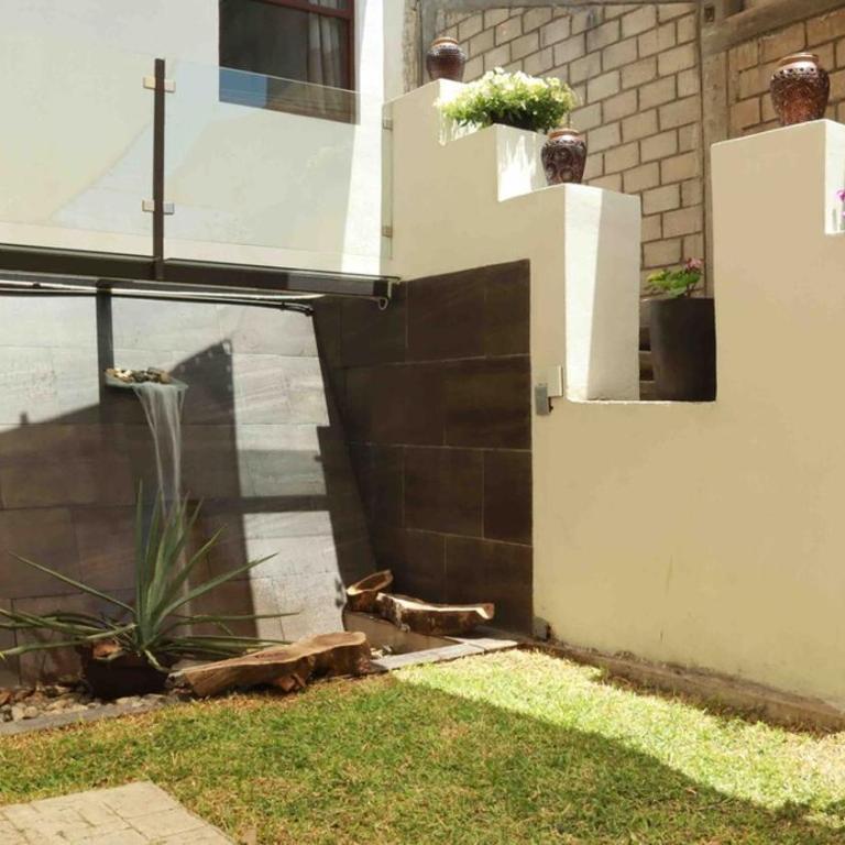 De Lux - Four-Bedroom House - 81