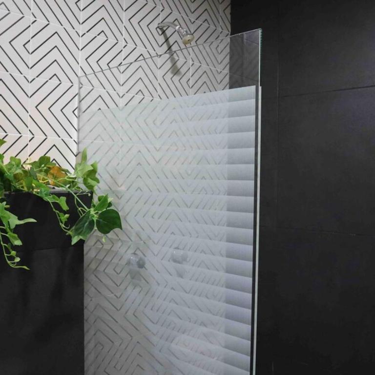 De Lux - Four-Bedroom House - 82