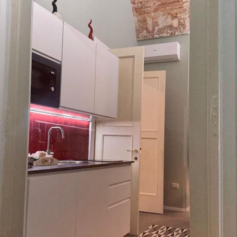 Appartamento centro storico Napoli - Red String Home - Casa con 2 Camere da Letto - 9