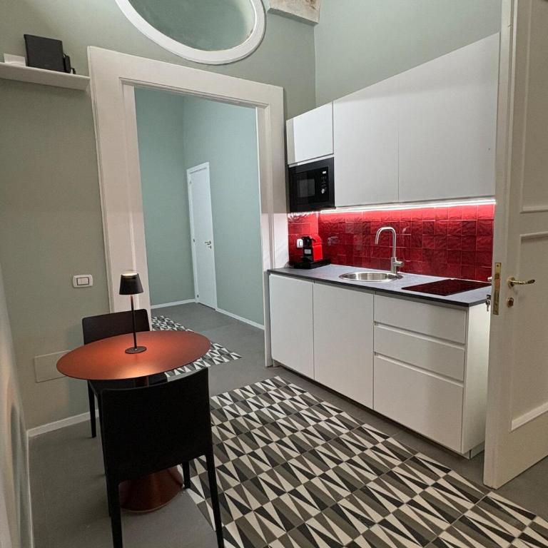 Appartamento centro storico Napoli - Red String Home - Casa con 2 Camere da Letto - 16