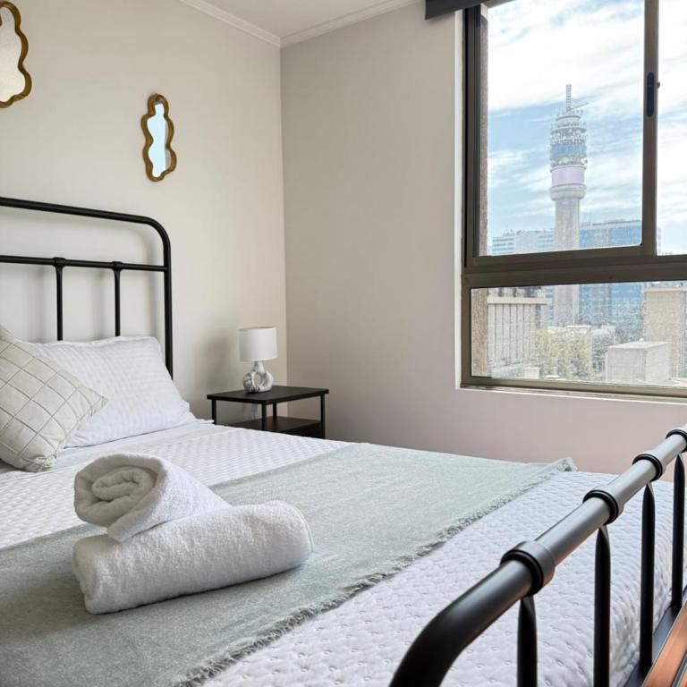 View of Entel Tower, for 3 people - Moneda subway station - Apartamento de 2 dormitorios - 1