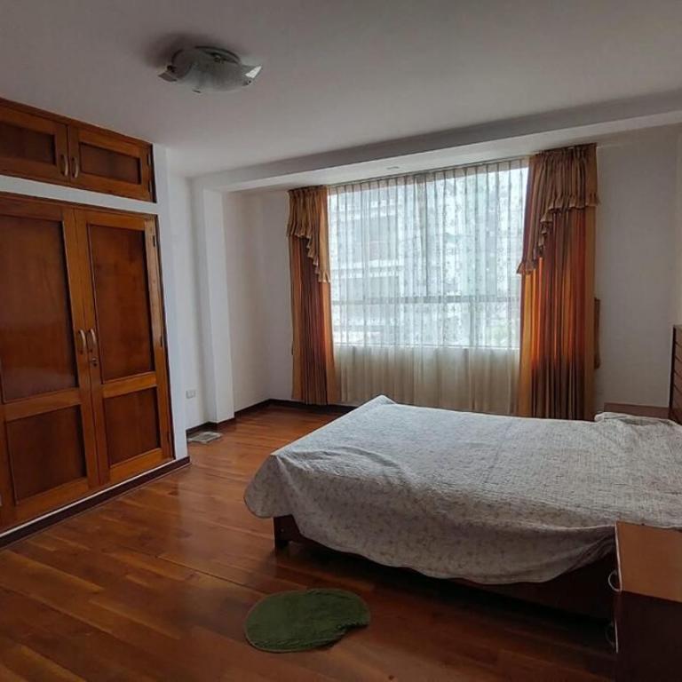 Casa de 2 pisos con cochera y vista al parque - One-Bedroom House - 16