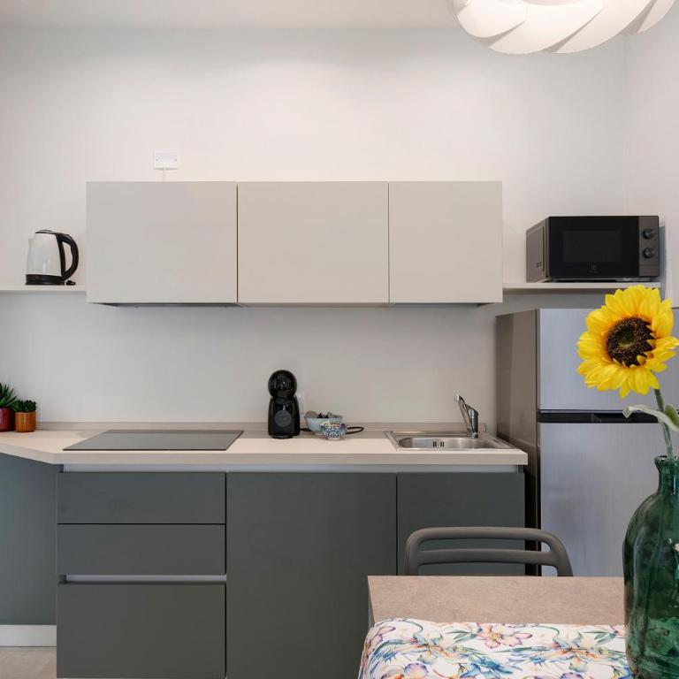 Appartamenti Nonno Lino - Appartamento Deluxe con 2 Camere da Letto e Vista Giardino - 7