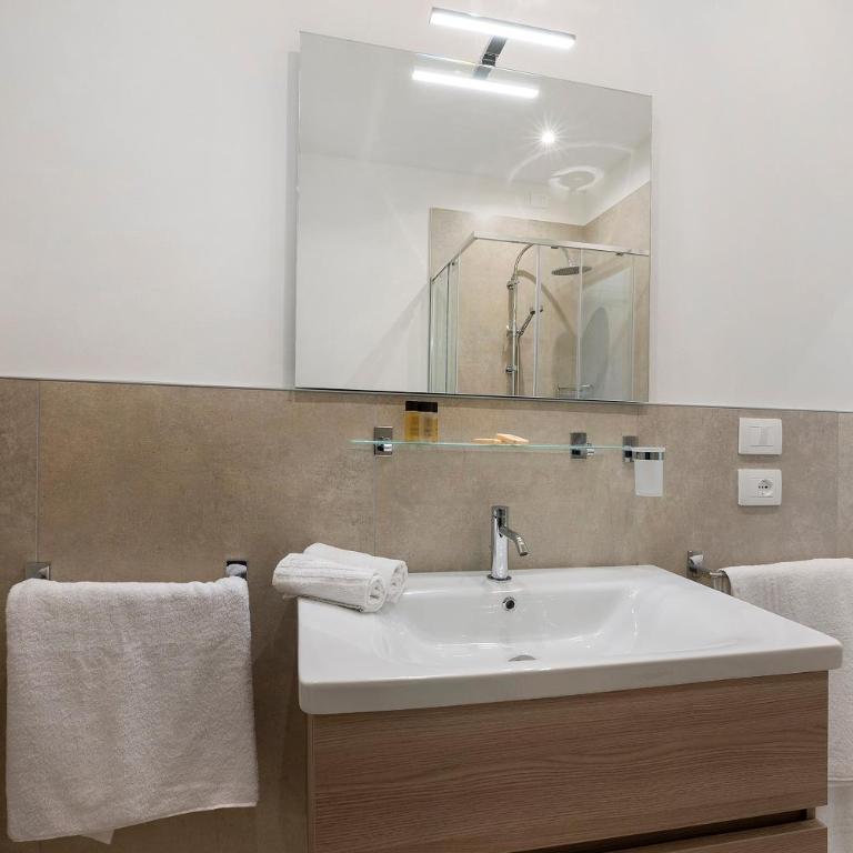 Appartamenti Nonno Lino - Appartamento Deluxe con 2 Camere da Letto e Vista Giardino - 16