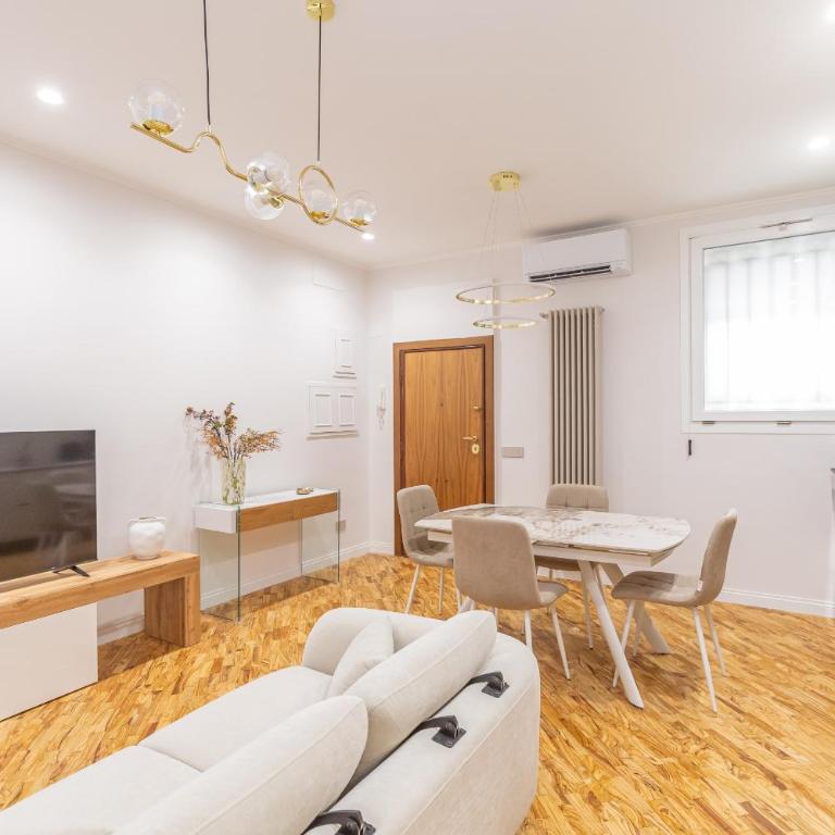 Classic Prati Living - Appartamento con 2 Camere da Letto e Vista Città - 1