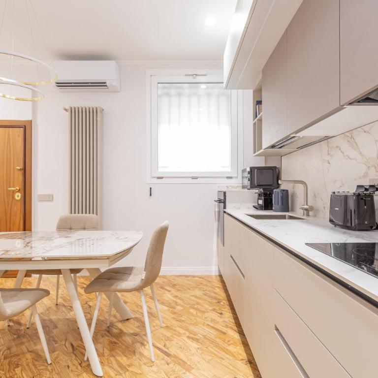 Classic Prati Living - Appartamento con 2 Camere da Letto e Vista Città - 14