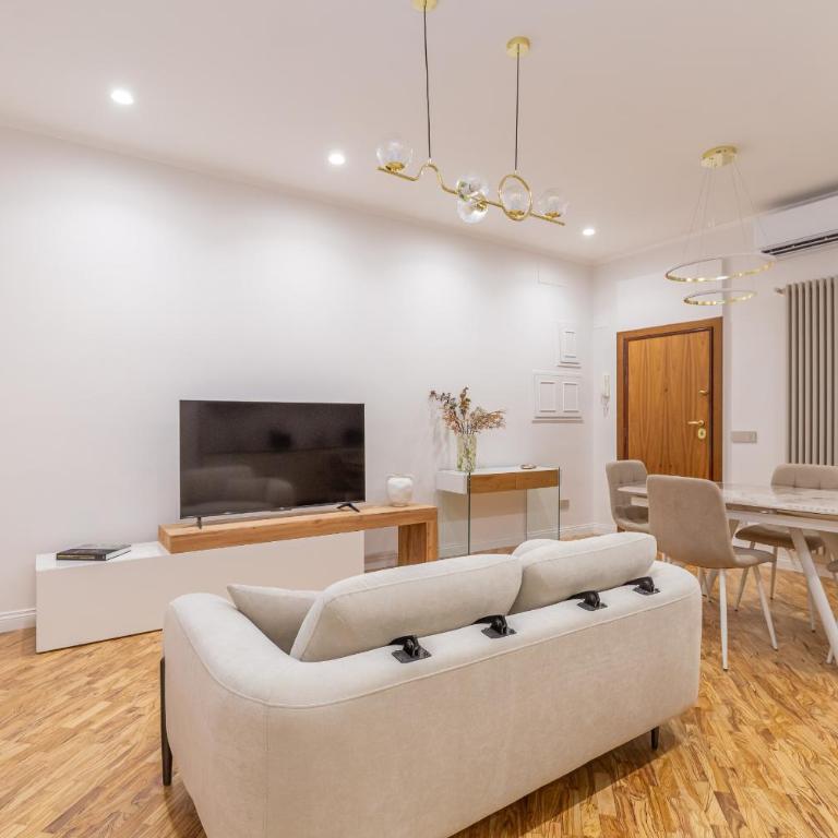 Classic Prati Living - Appartamento con 2 Camere da Letto e Vista Città - 17
