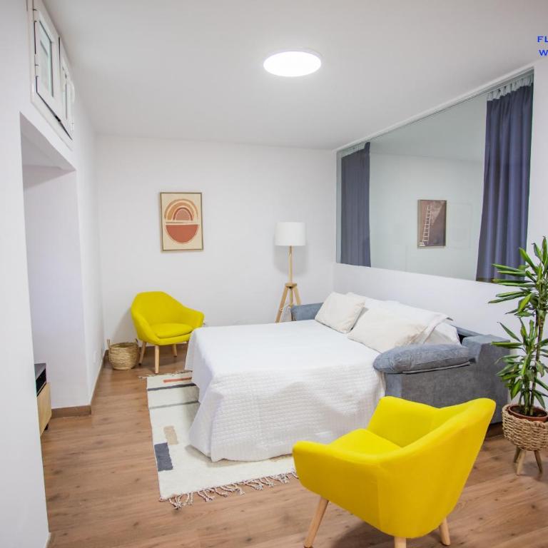 Deluxe Las Vegas Golf - Lower Ground Floor Holiday Home with Natural Light - 22