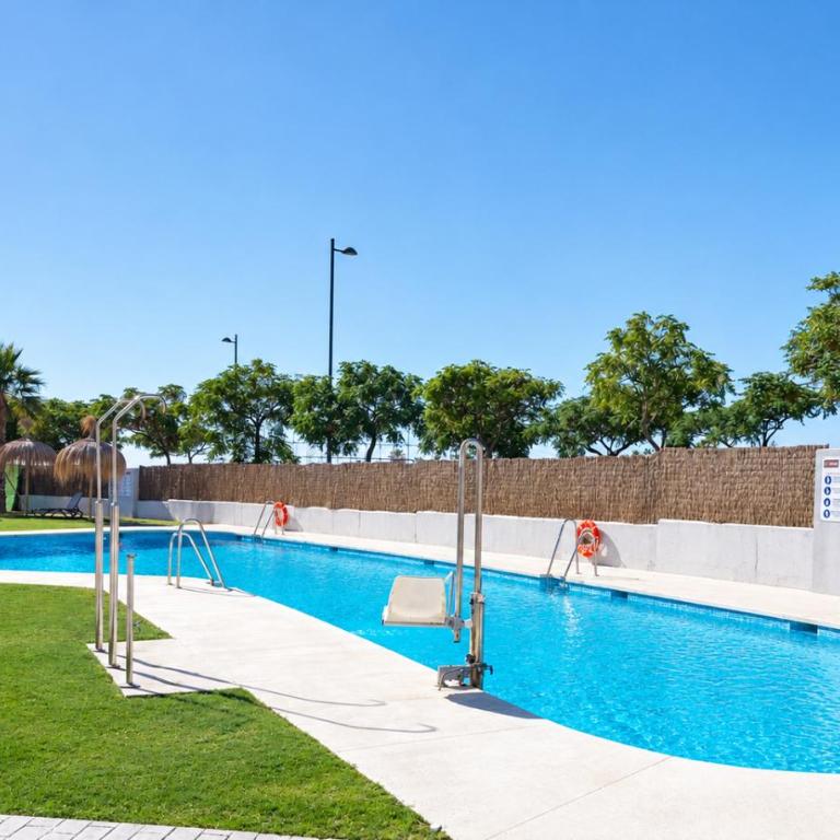Golden Hour Costa del Sol -Steps from the Beach, Pool & Free Parking - Appartamento con 2 Camere da Letto - 15