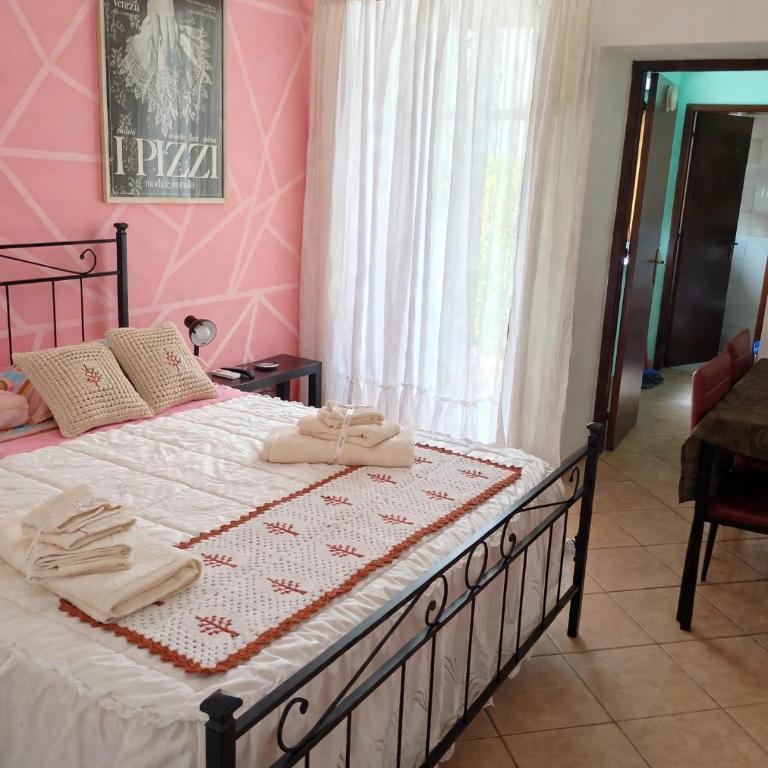 Stromae Central Apartment Cefalu 1 Minute Duomo Beach Free WiFi - Two-Bedroom Apartment with Balcony - 16