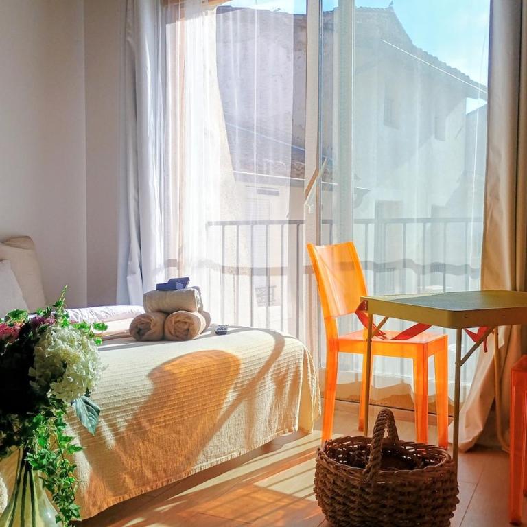 Secret de Provence Studio Rénové Hypercentre de L'Isle sur la sorgue cosy avec vue sur les toits - Apartment mit 1 Schlafzimmer - 1