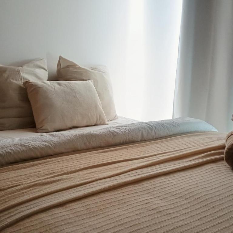 Secret de Provence Studio Rénové Hypercentre de L'Isle sur la sorgue cosy avec vue sur les toits - Apartment mit 1 Schlafzimmer - 2