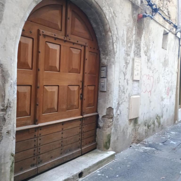 Secret de Provence Studio Rénové Hypercentre de L'Isle sur la sorgue cosy avec vue sur les toits - Apartment mit 1 Schlafzimmer - 4
