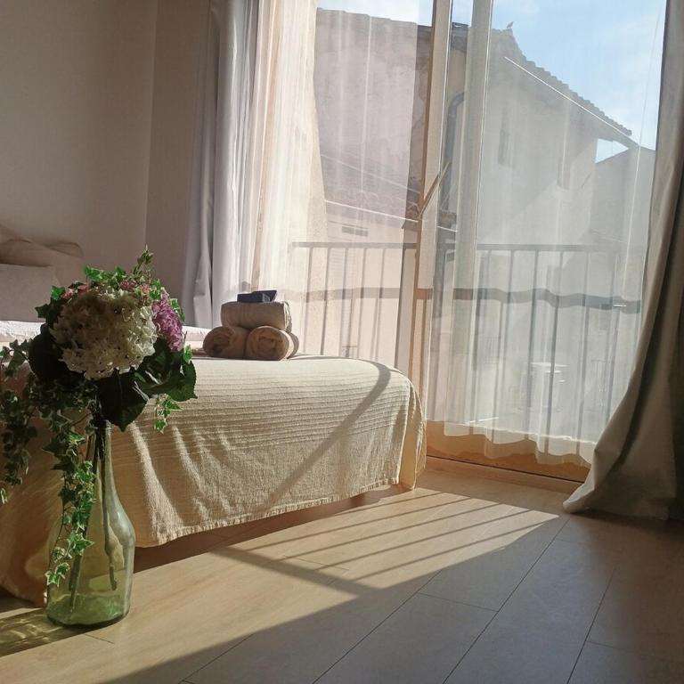 Secret de Provence Studio Rénové Hypercentre de L'Isle sur la sorgue cosy avec vue sur les toits - Apartment mit 1 Schlafzimmer - 5