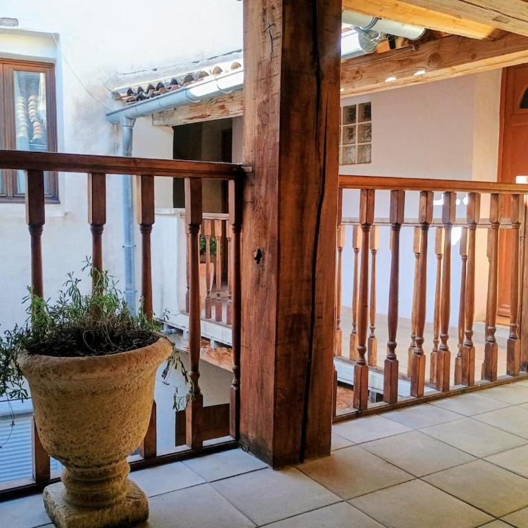 Secret de Provence Studio Rénové Hypercentre de L'Isle sur la sorgue cosy avec vue sur les toits - Apartment mit 1 Schlafzimmer - 16