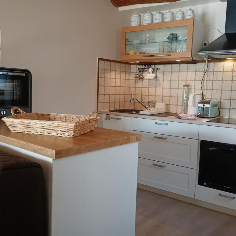 Secret de Provence Studio Rénové Hypercentre de L'Isle sur la sorgue cosy avec vue sur les toits - Apartment mit 1 Schlafzimmer - 19