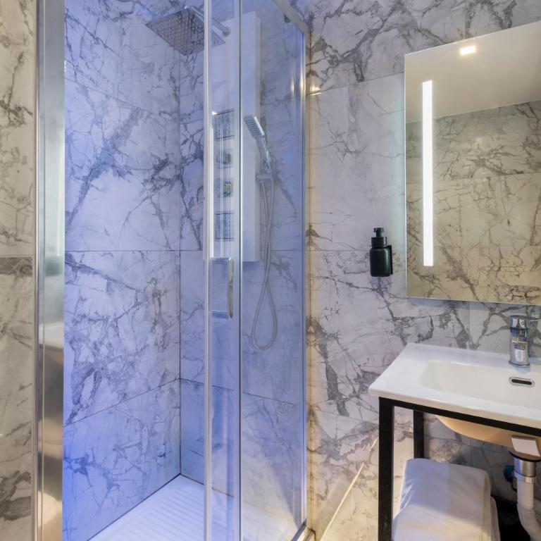 Vittorio Emanuele Art Suites Guesthouse - Camera Matrimoniale - 8