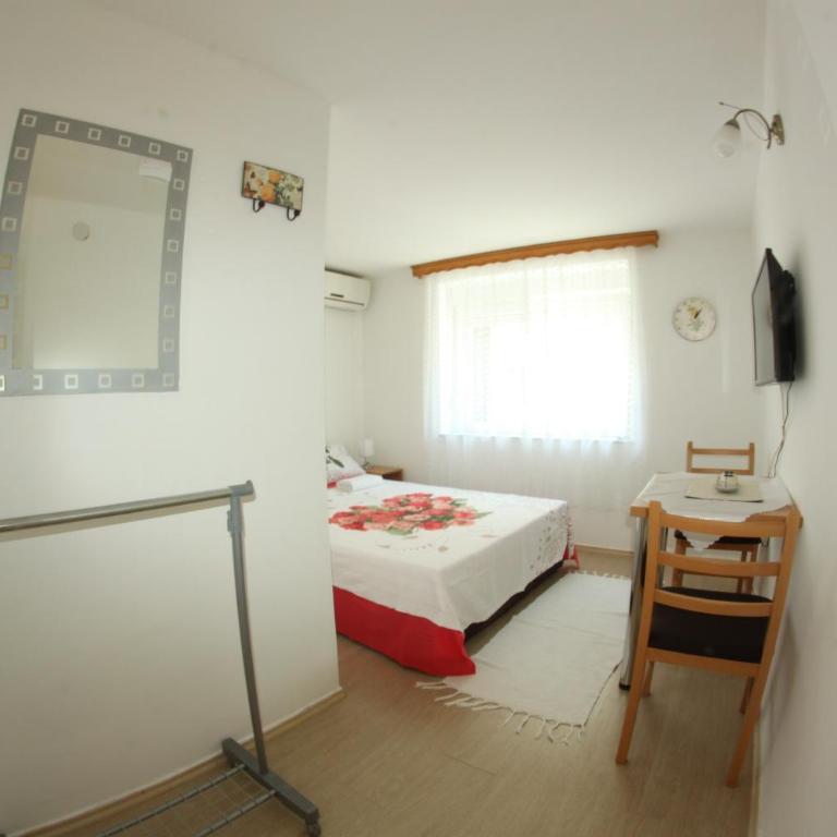 Apartments and rooms Lena - Double Room with Private Bathroom - 8