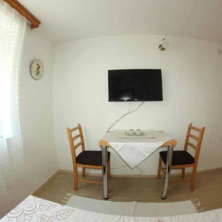 Apartments and rooms Lena - Double Room with Private Bathroom - 9