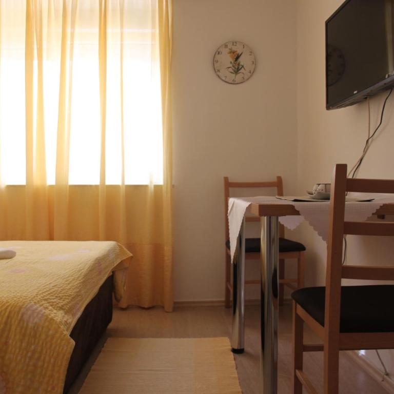 Apartments and rooms Lena - Double Room with Private Bathroom - 13