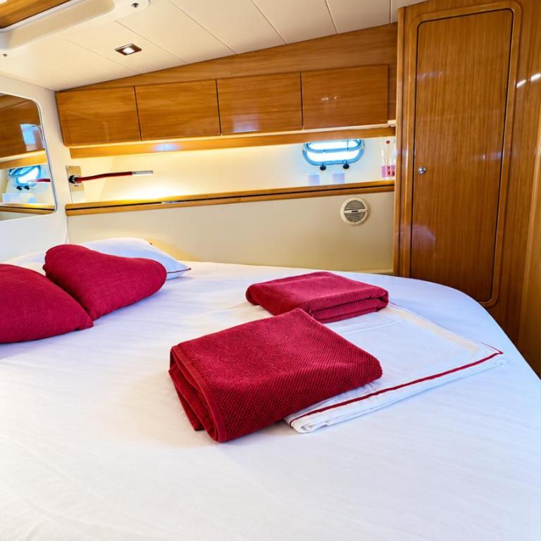 Motor Yacht Raffaelli "Bonita" - Camera Matrimoniale con Vista Mare - 3