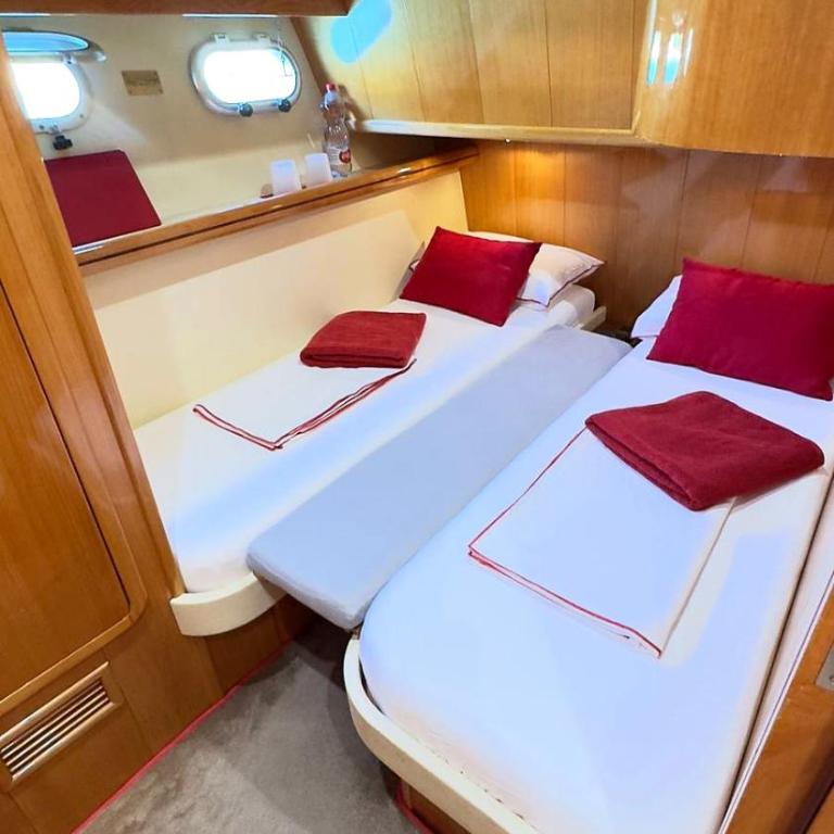 Motor Yacht Raffaelli "Bonita" - Camera Matrimoniale/Doppia con Letti Singoli con Bagno Privato Esterno - 2