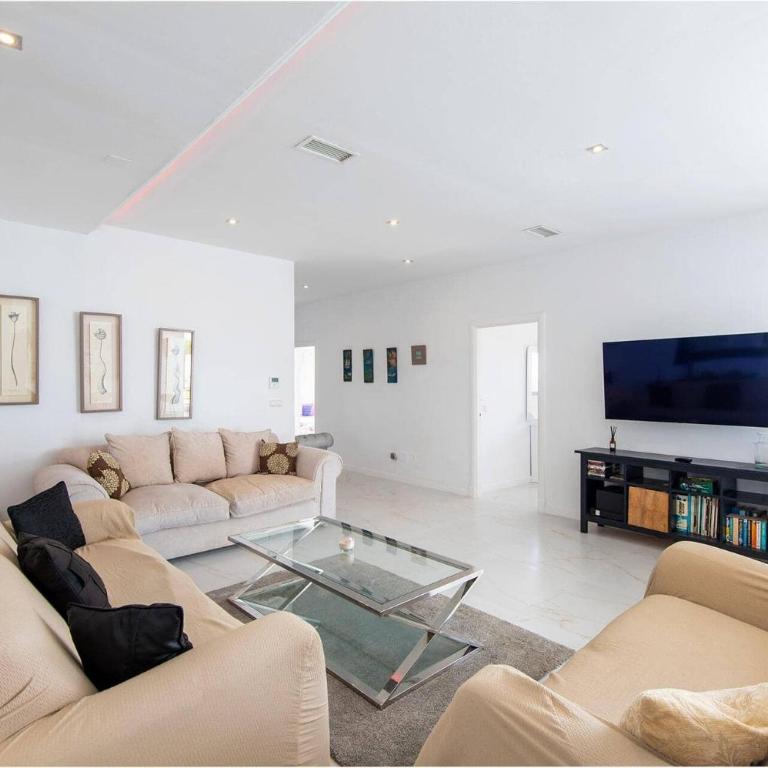 Villa Blue Lodge by Villa Plus - Villa - 7