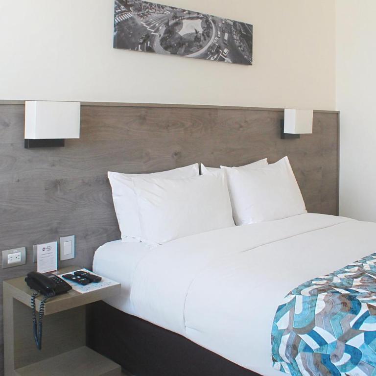Best Western Plus Urban Larco Hotel - Habitación con cama grande y vistas parciales al mar - No fumadores - 1