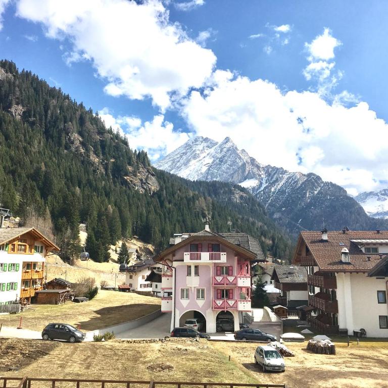 Central Apartment Canazei - Appartamento con 3 Camere da Letto e Vista Montagna - 60