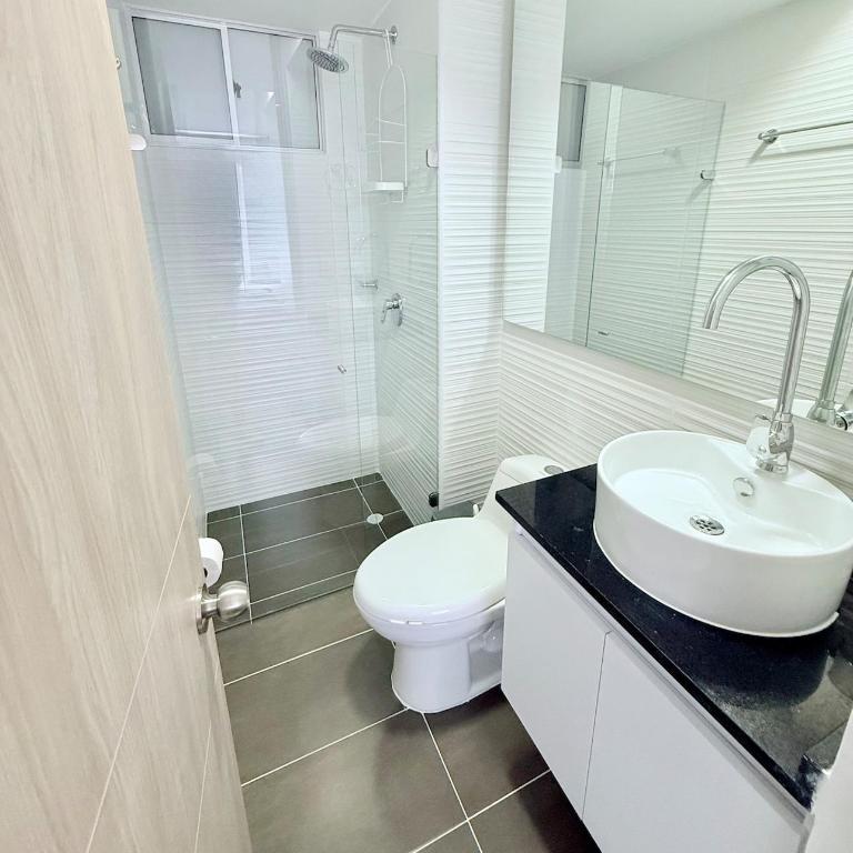 Moderno apartamento con piscina en Ricaurte - Apartamento de 3 dormitorios - 9