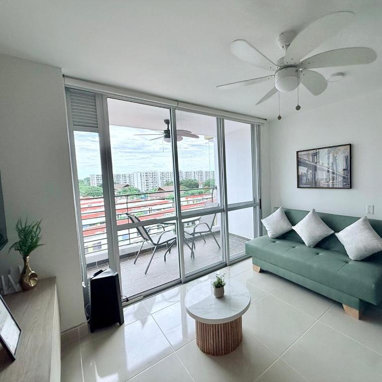 Moderno apartamento con piscina en Ricaurte - Apartamento de 3 dormitorios - 2