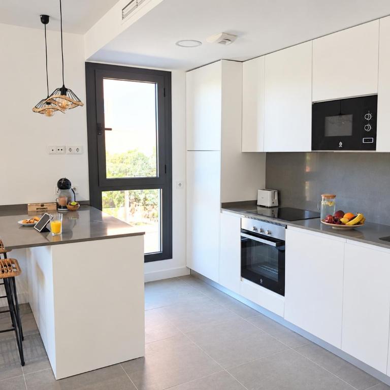 Golden Hour Costa del Sol -Steps from the Beach, Pool & Free Parking - Appartamento con 2 Camere da Letto - 7