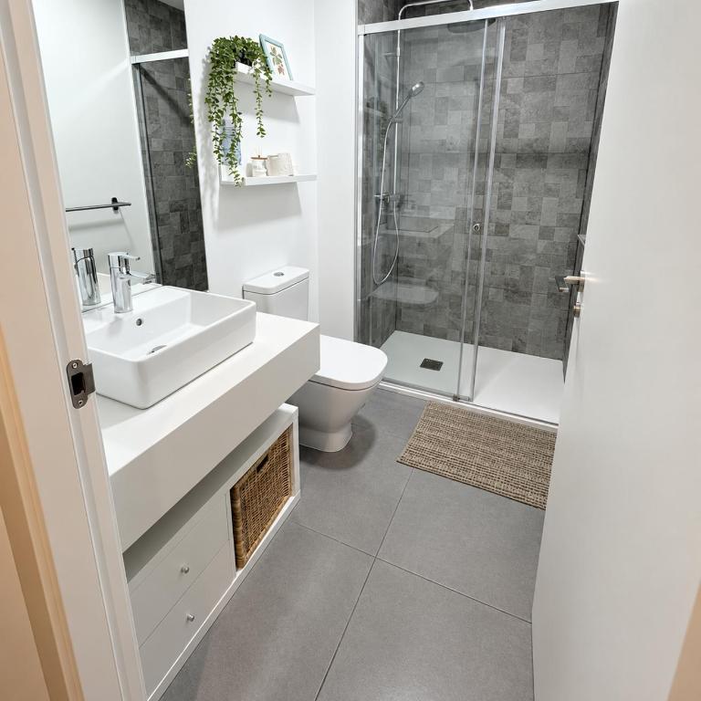 Golden Hour Costa del Sol -Steps from the Beach, Pool & Free Parking - Appartamento con 2 Camere da Letto - 31