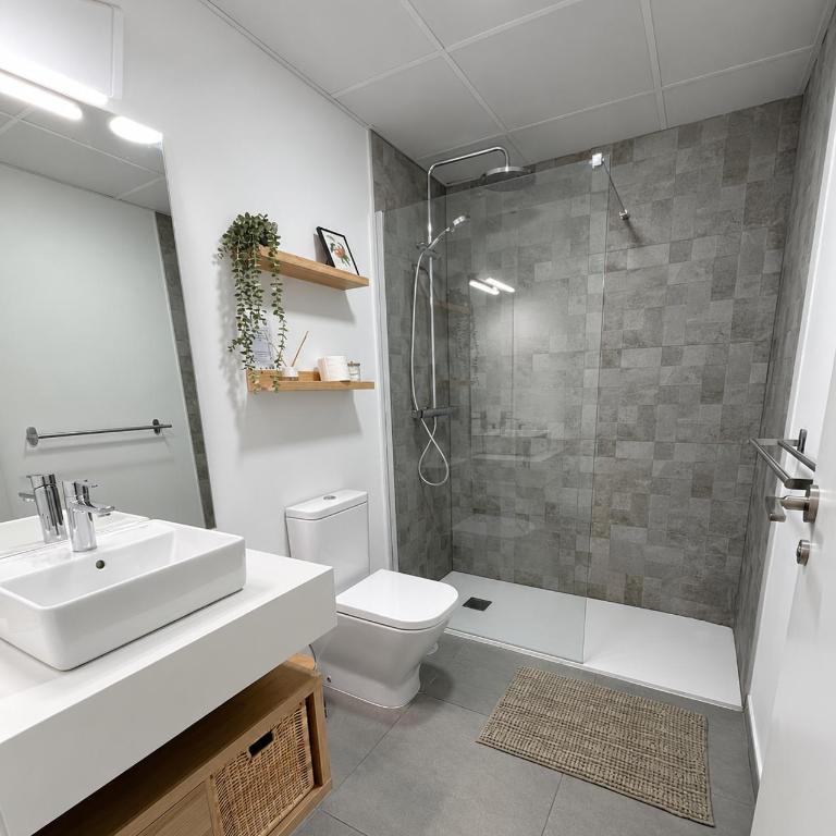 Golden Hour Costa del Sol -Steps from the Beach, Pool & Free Parking - Appartamento con 2 Camere da Letto - 10