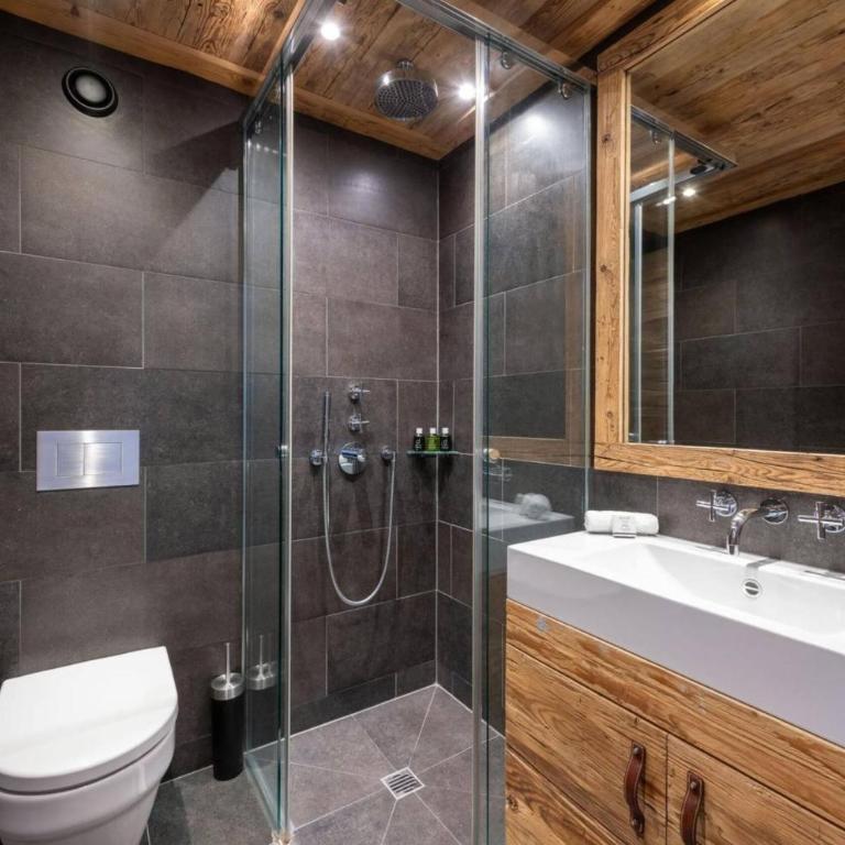 Mountain Escape Apartment Easy Access & Private Parking - Apartment - 3