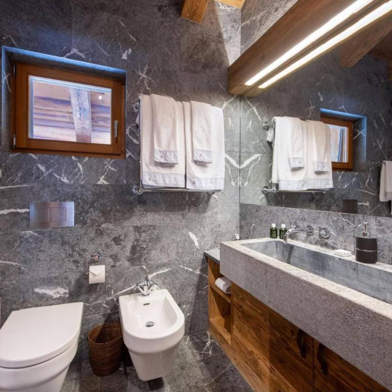 Mountain Escape Apartment Easy Access & Private Parking - Apartment - 7