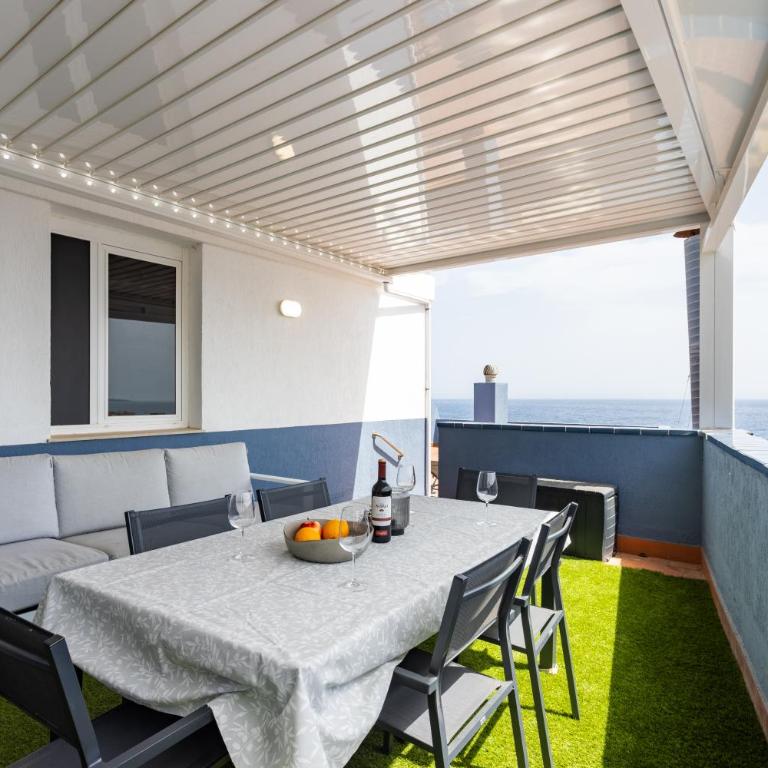 Caletillas Vista Mar Ático - Apartamento de 2 dormitorios con terraza y vistas al mar - 1
