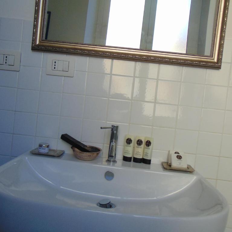 Casa Vacanza Nazionale 4F - Appartamento con 2 Camere da Letto - 3