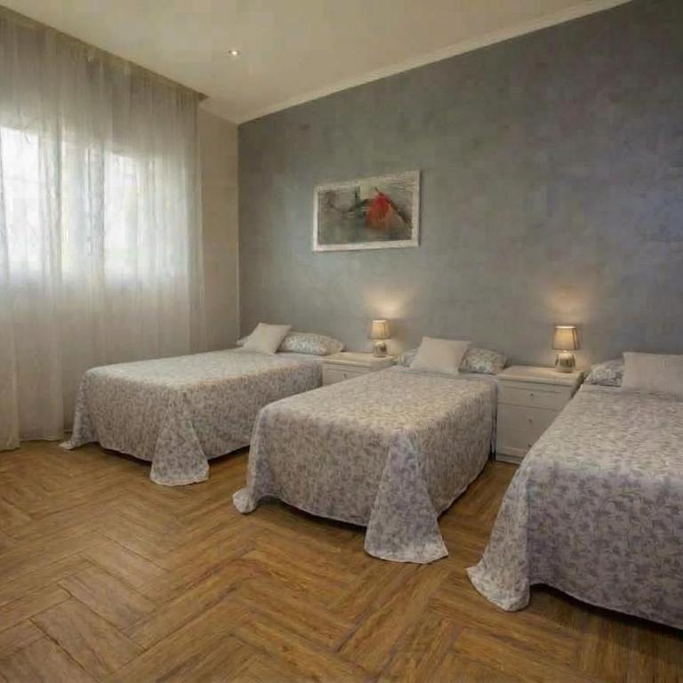 Starry Rome Guest House - Triple Room with Private Bathroom - 1