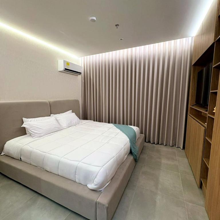 Modern King Studio Apartment WJ Tower - One-Bedroom Apartment - 5