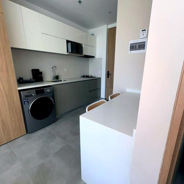 Modern King Studio Apartment WJ Tower - One-Bedroom Apartment - 6