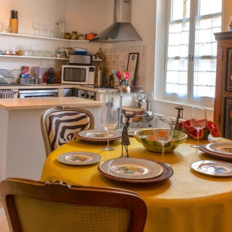 Heated Pool Apartment in Uzes - Appartement 3 Chambres - 5